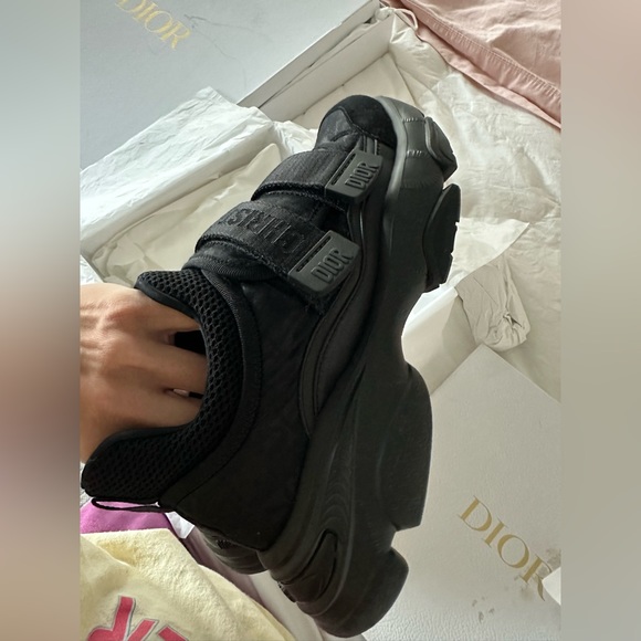 Christian Dior sneakers - Picture 1 of 8